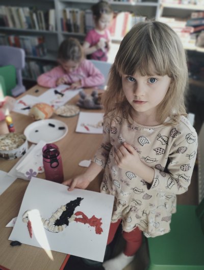 Okładka albumu:  Wybierz 		Miłe Małe Czwartki - Pierwszy Dzień Wiosny